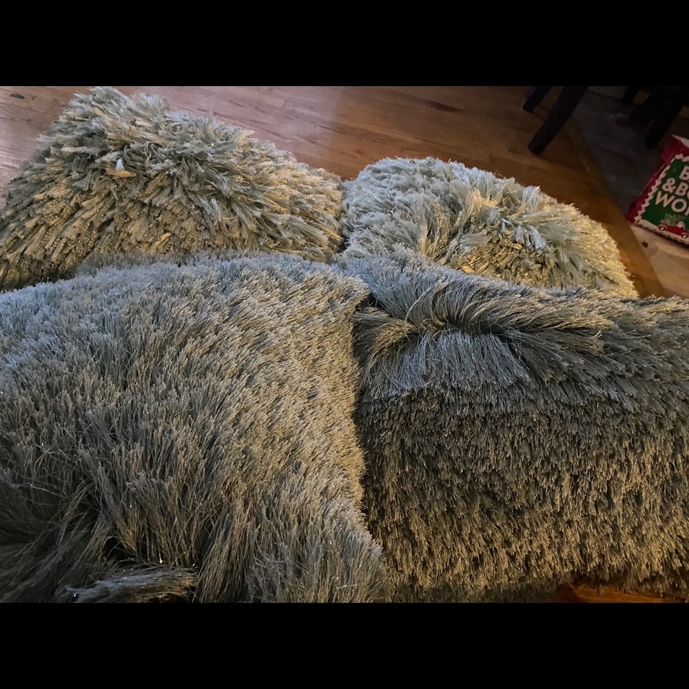These are 4 decorative pillows in the color teal !